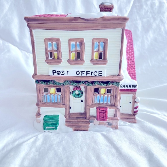 Rex & Lee Winter Village Post Office - Picture 1 of 6